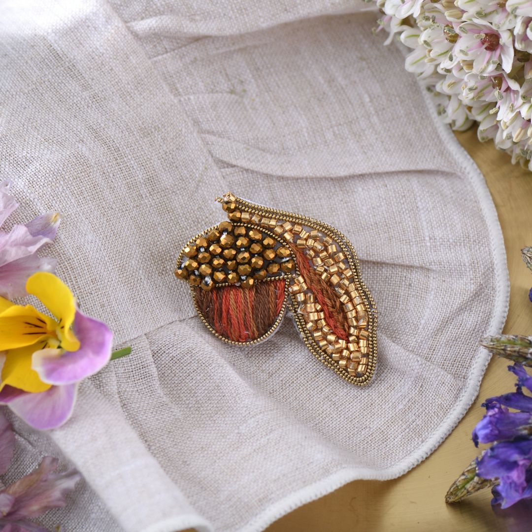 ビーズ刺繍シークレットガーデンどんぐり