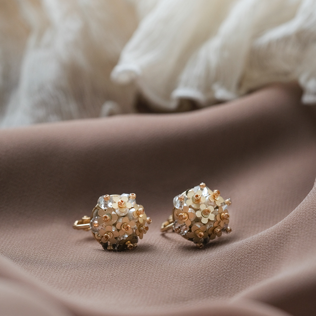 ビーズ刺しゅうキット お花とエクラの耳飾り「Fee des Fleurs」 ゴールド