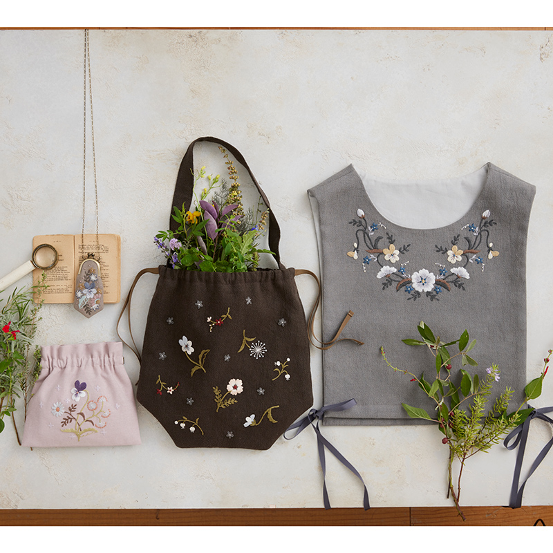 Rairaiさんの花咲く刺繍「巾着バッグ」