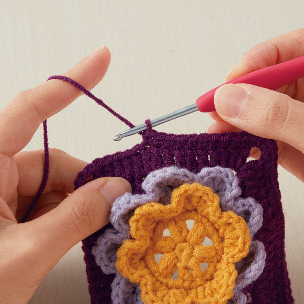 つなげて楽しむレトロポップなモチーフ編み ネイビー×オレンジ×ライトグリーン