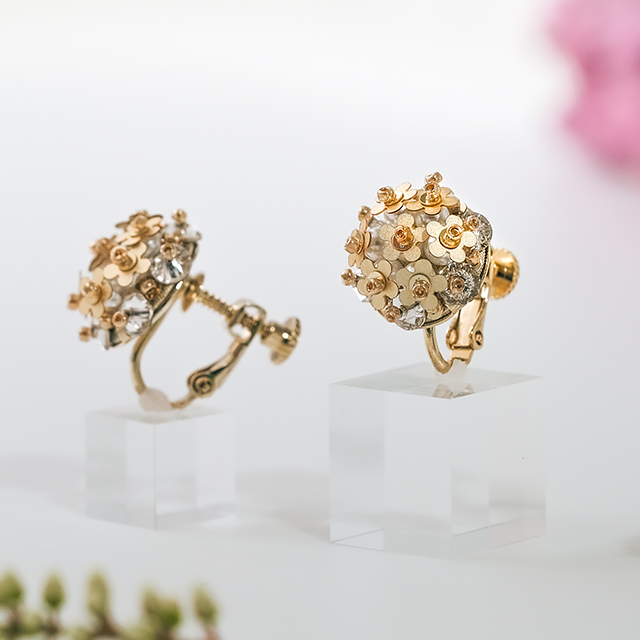 ビーズ刺しゅうキット お花とエクラの耳飾り「Fee des Fleurs」 ゴールド