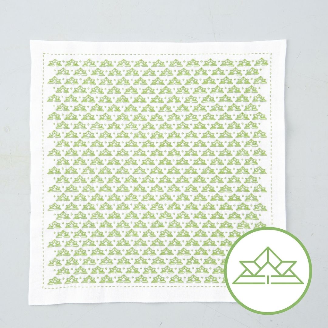 一目刺しの花ふきん 折り紙(兜)