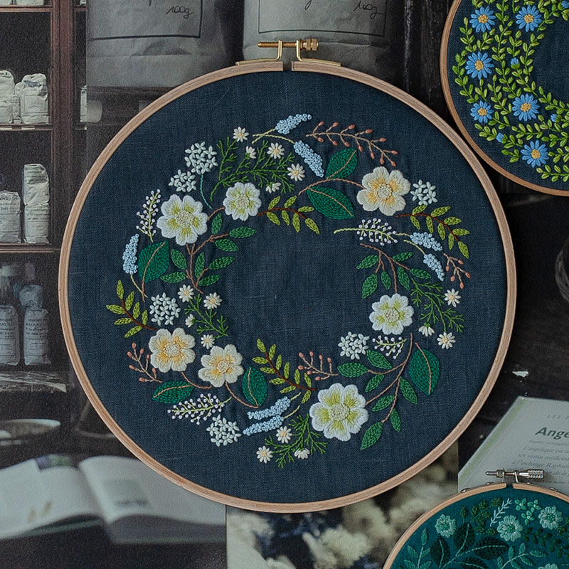 刺繍枠 フラワーブリーズ?『yulaの刺繍 草花の処方箋』刺しゅうキットシリーズ