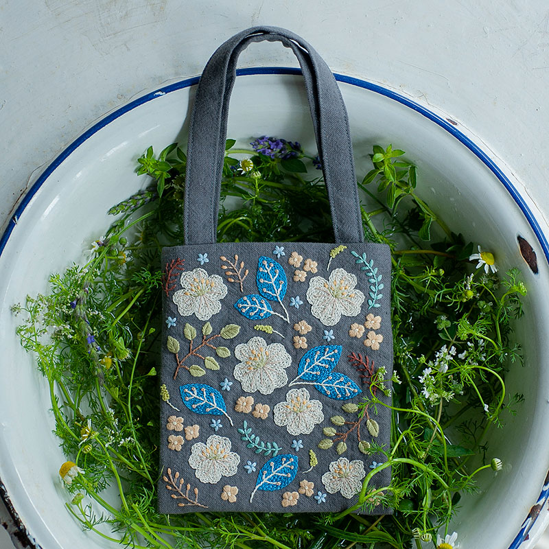手提げ袋 ヒーリングフラワー?『yulaの刺繍 草花の処方箋』刺しゅうキットシリーズ