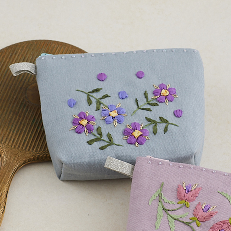 花のポーチ［ブルー］?『花のリボン刺しゅう』刺しゅうキットシリーズ