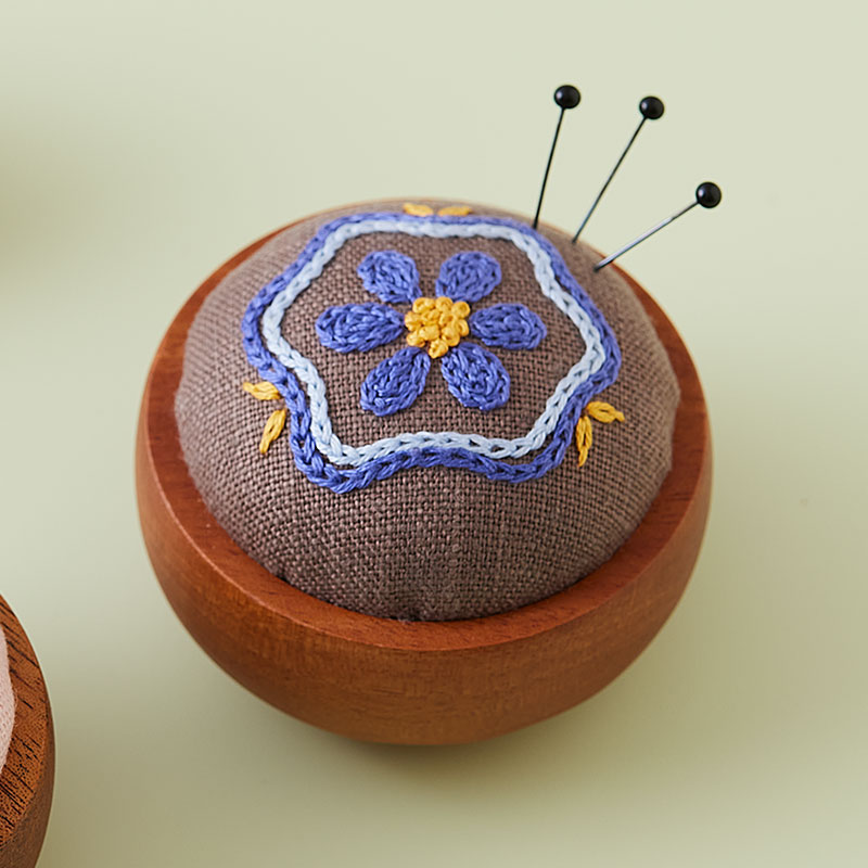 「ステッチイデー」刺しゅう教室 vol.1 課題作品キット ピンクッション［ブラウン］