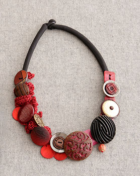 ボタンネックレス（レッド）