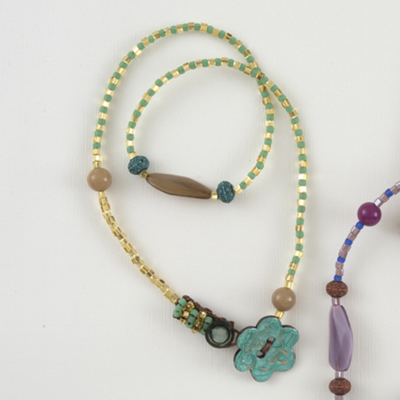 ファッションネックレス　グリーン