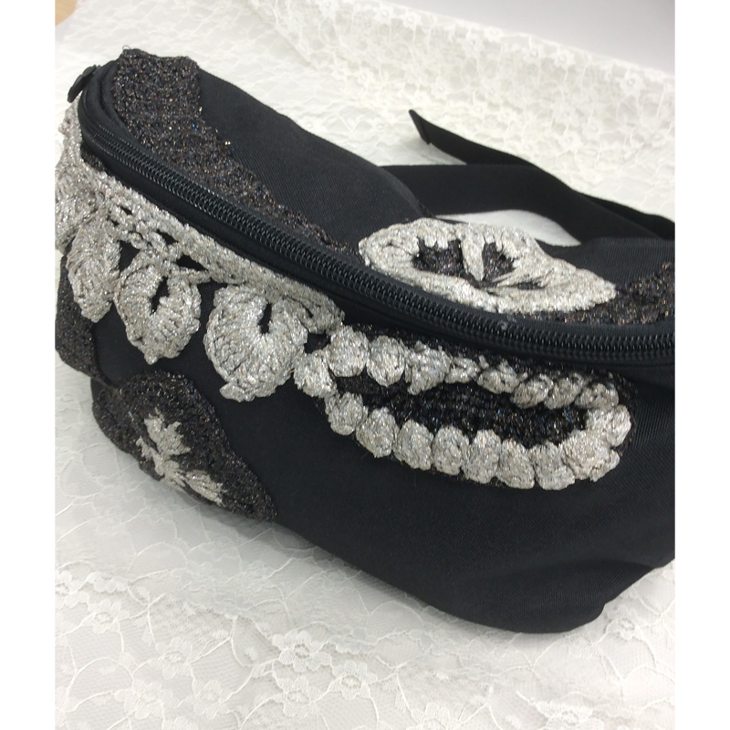 てのこと　ラメモチーフのボディバッグ 〈ファッショナブル・キット〉