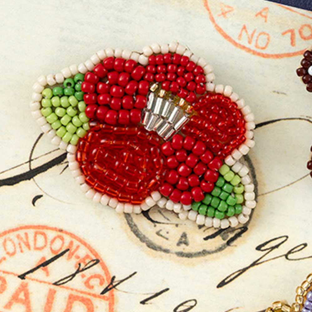 お花刺しゅうブローチ［ツバキ］