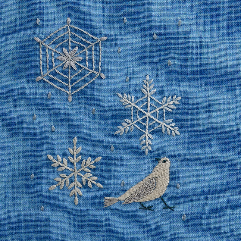 マカベアリスの刺しゅうキット「12ヵ月のモチーフとことり［雪の結晶］」