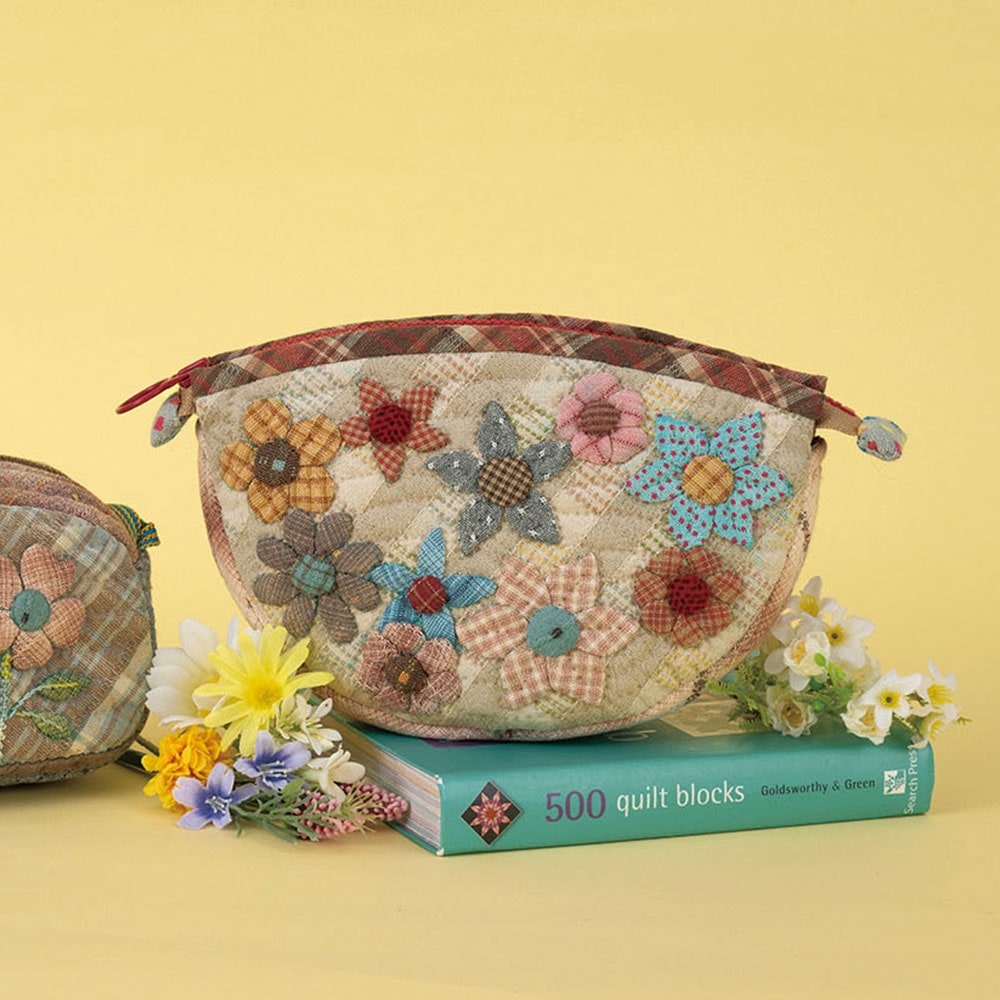 お花アップリケのまち付きポーチ