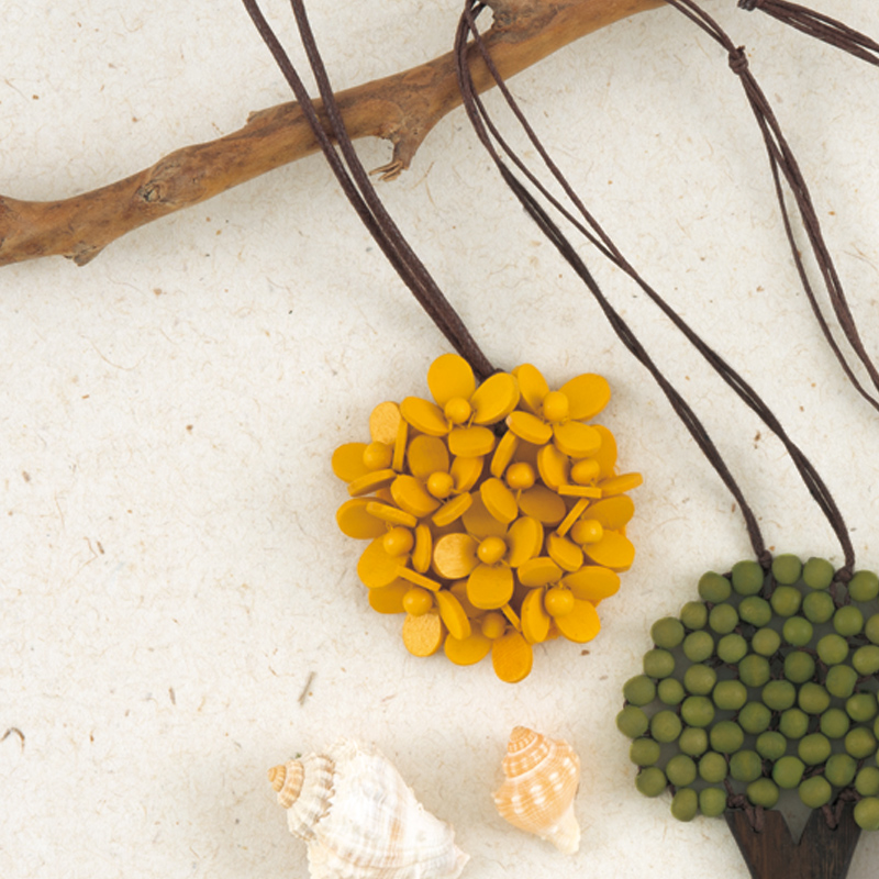 ウッドフラワーネックレス