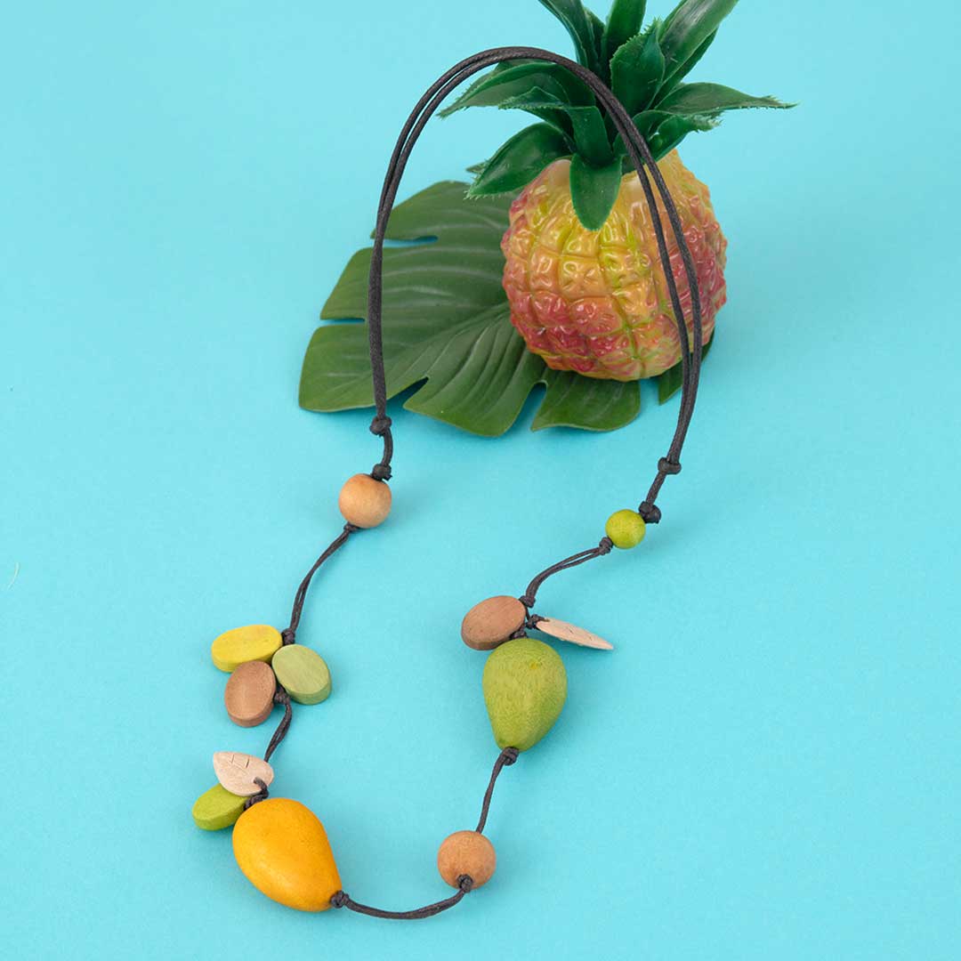 ウッドフルーツネックレス