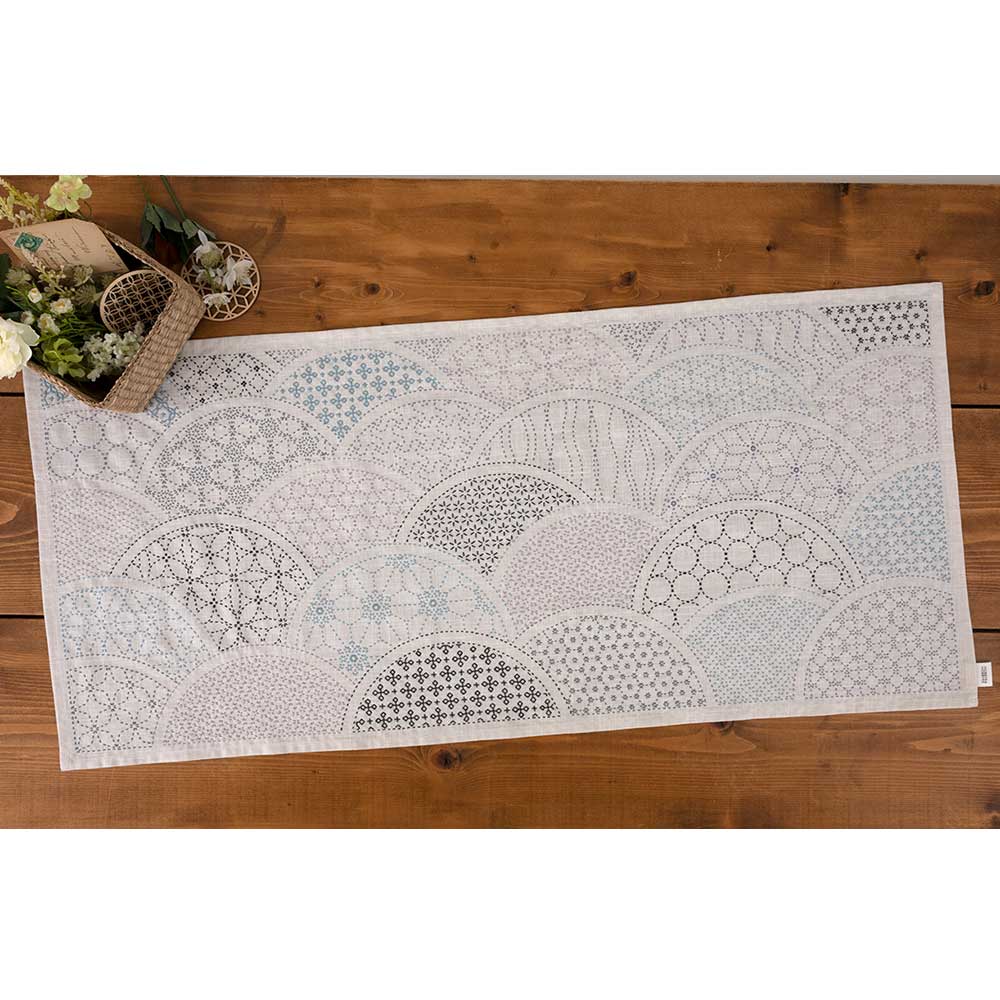 ホビーラホビーレ 刺し子のテーブルセンター［変わり青海波］