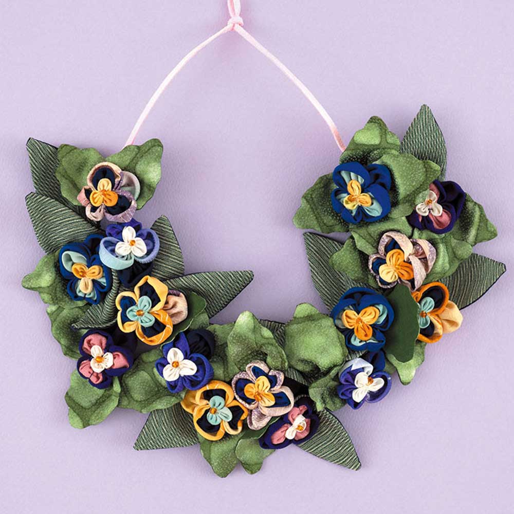 ビオラの壁飾り