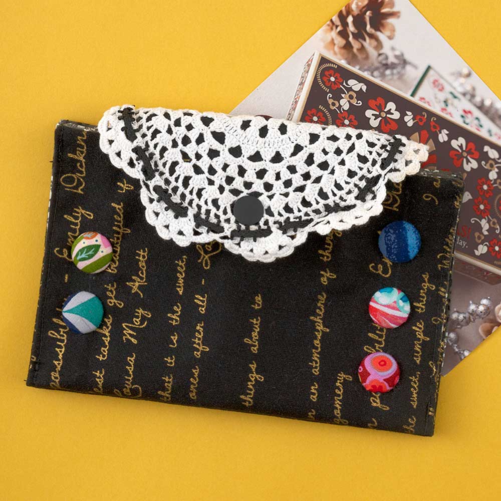 レースドイリーのポーチ