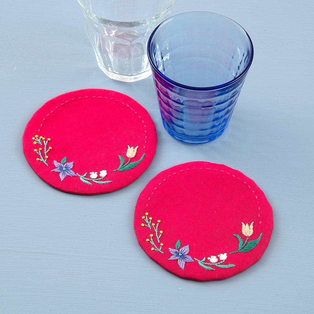 暮らしを彩る花刺繍［リースコースター　2枚セット］