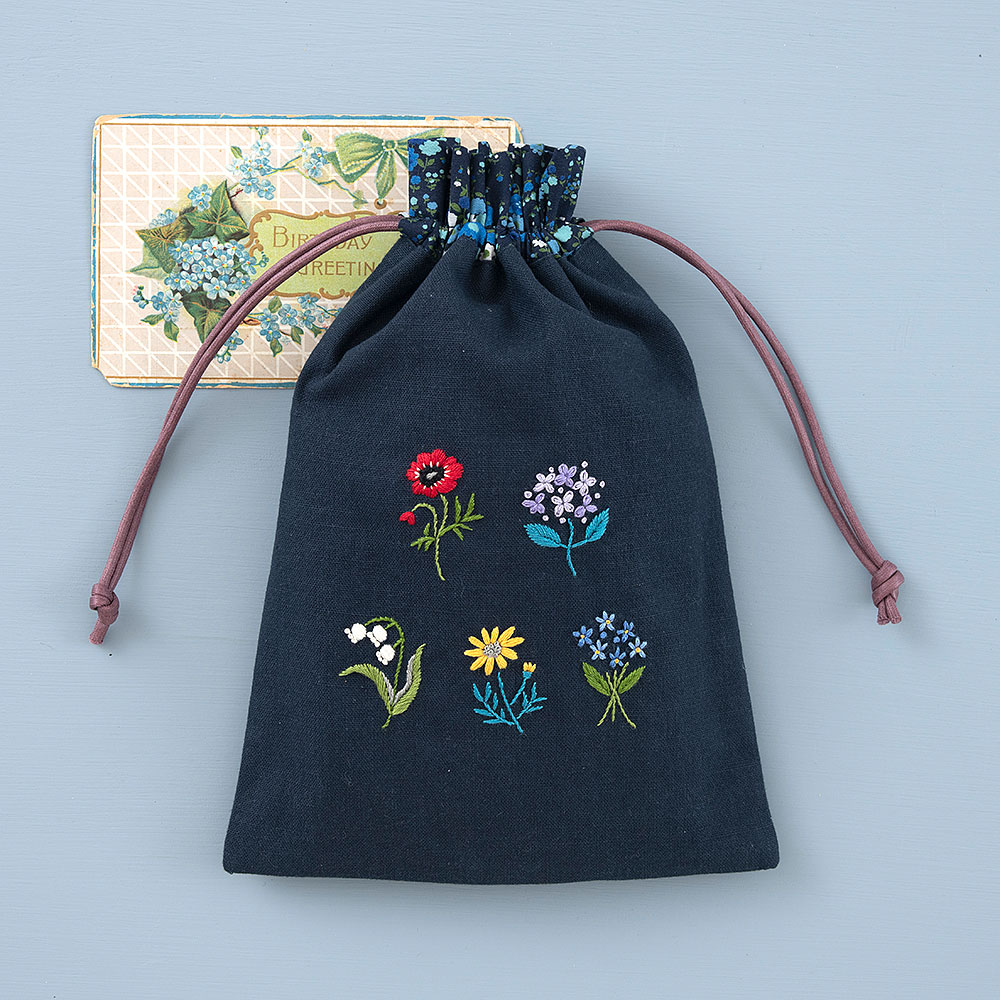 暮らしを彩る花刺繍［季節の便りの草花巾着］