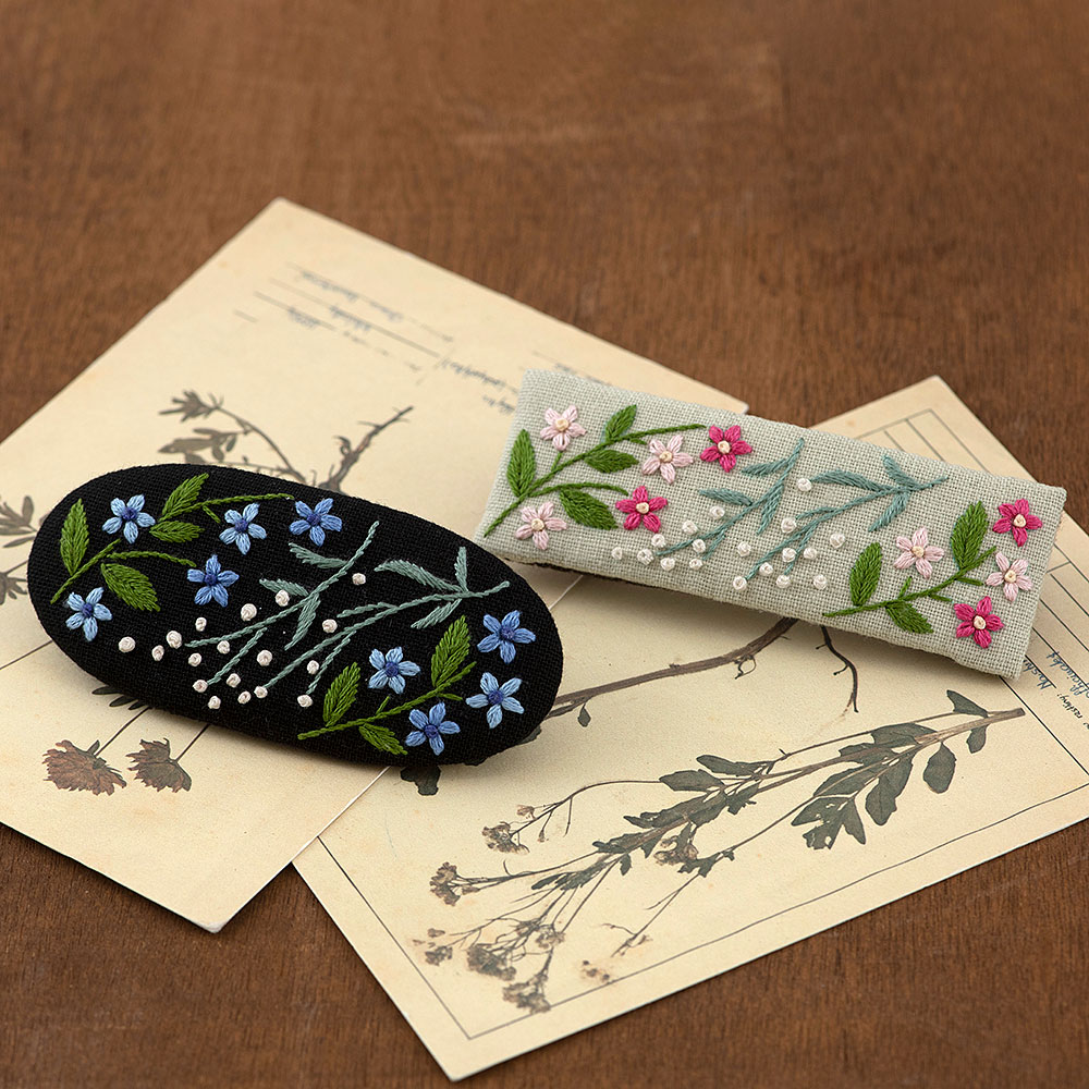 暮らしを彩る花刺繍［小花模様のバレッタ 2個セット］