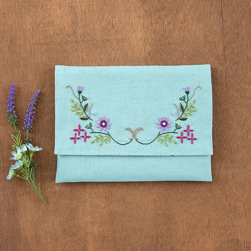 暮らしを彩る花刺繍［東欧風の野草刺繍のポーチ］