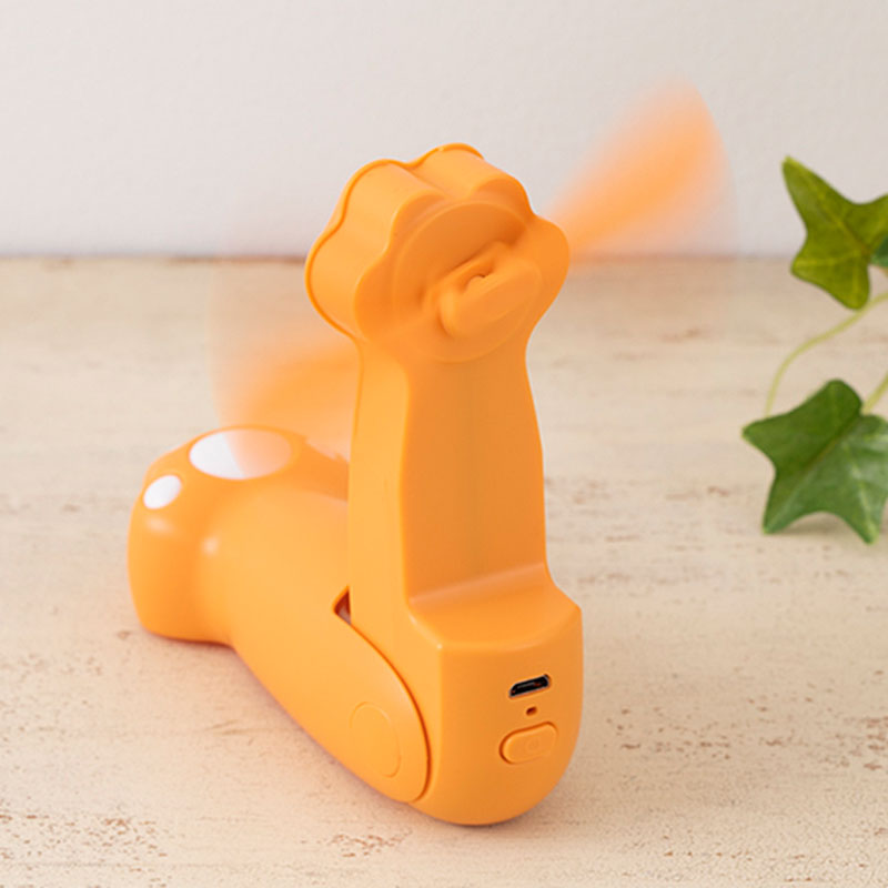 ねこの手ファン　タマ