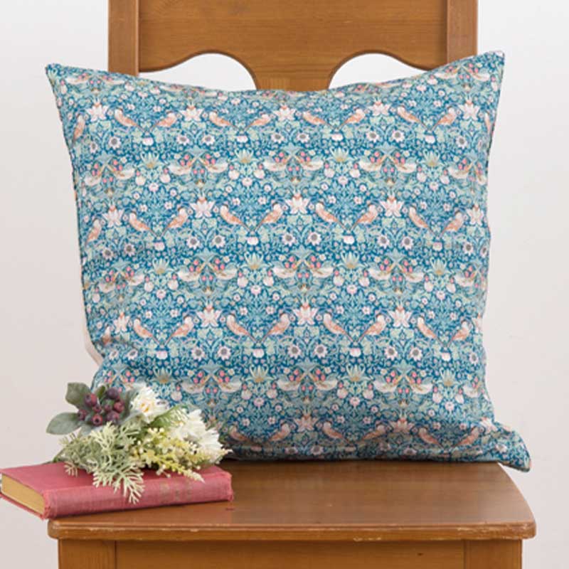 ウィリアム・モリス クッションカバー［ストロベリー・シーフ］