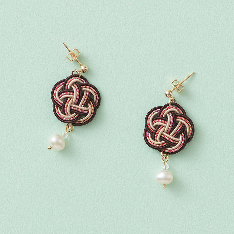 梅結びのピアス