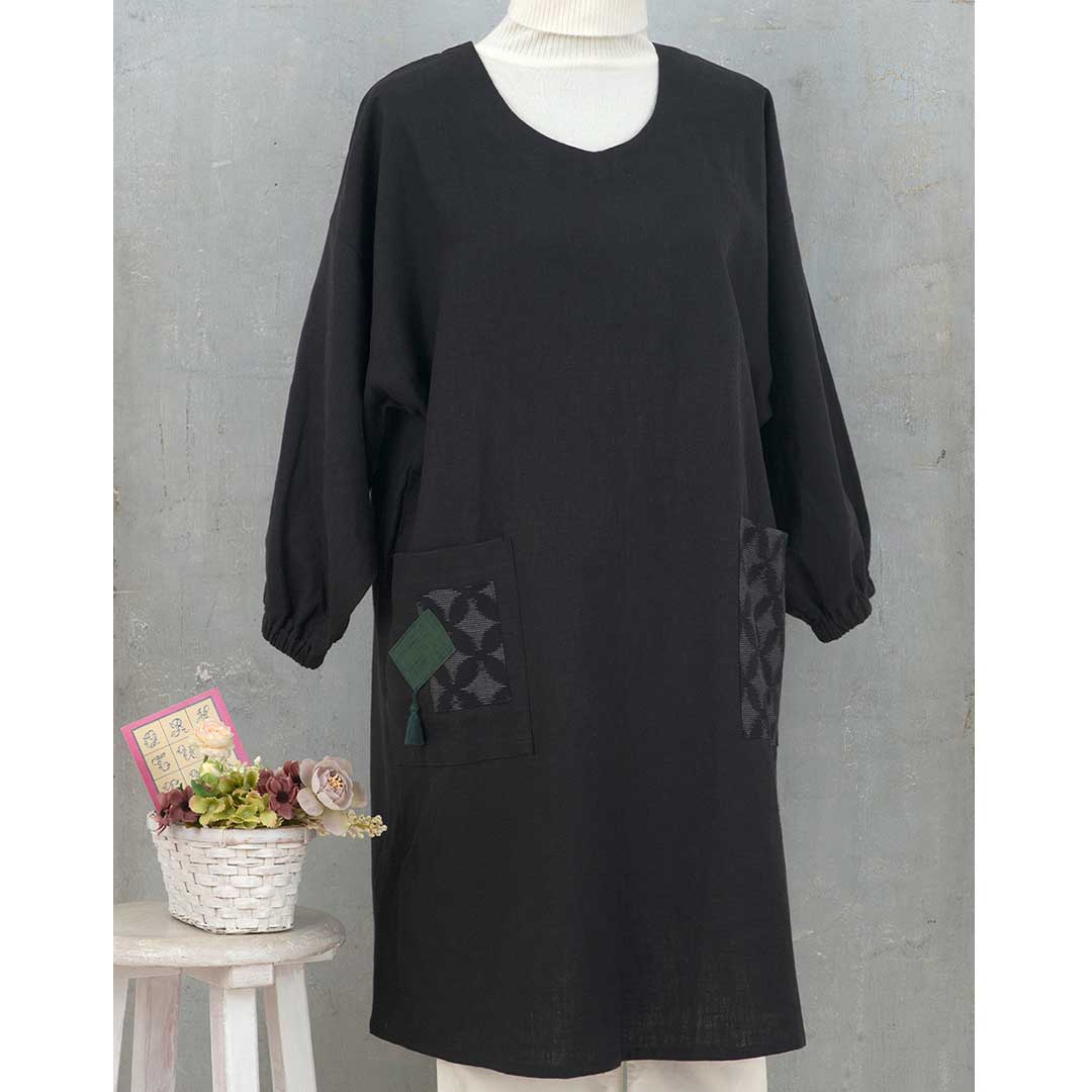 エプロンドレス［黒・七宝柄］