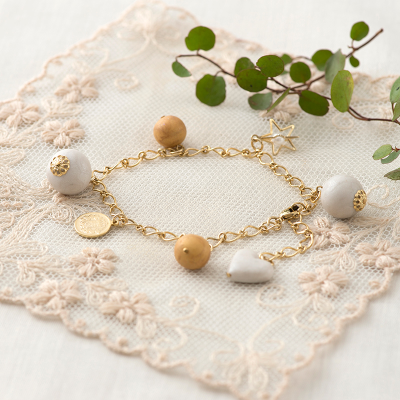 エレガントゴールドブレスレット