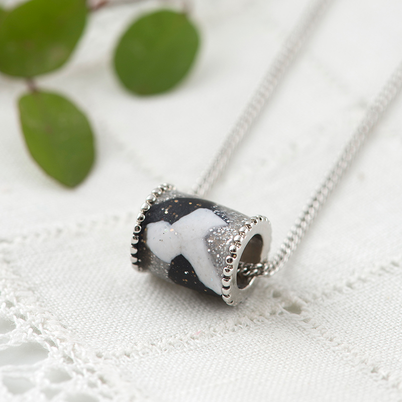 モノトーンシルバーネックレス