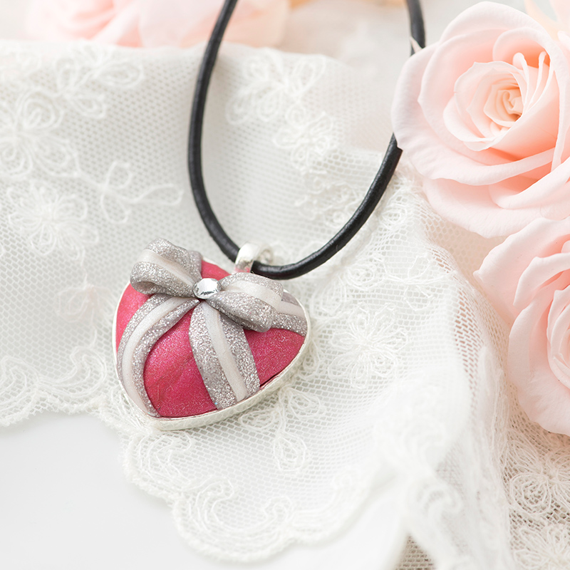 シルバーリボンのハートペンダント