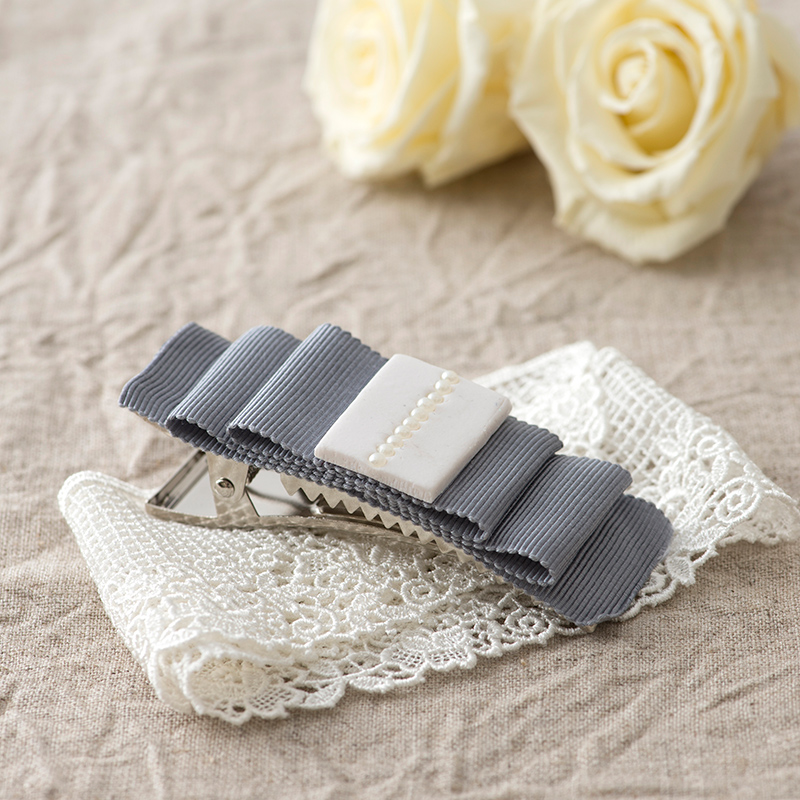 ホワイトパールのヘアクリップ