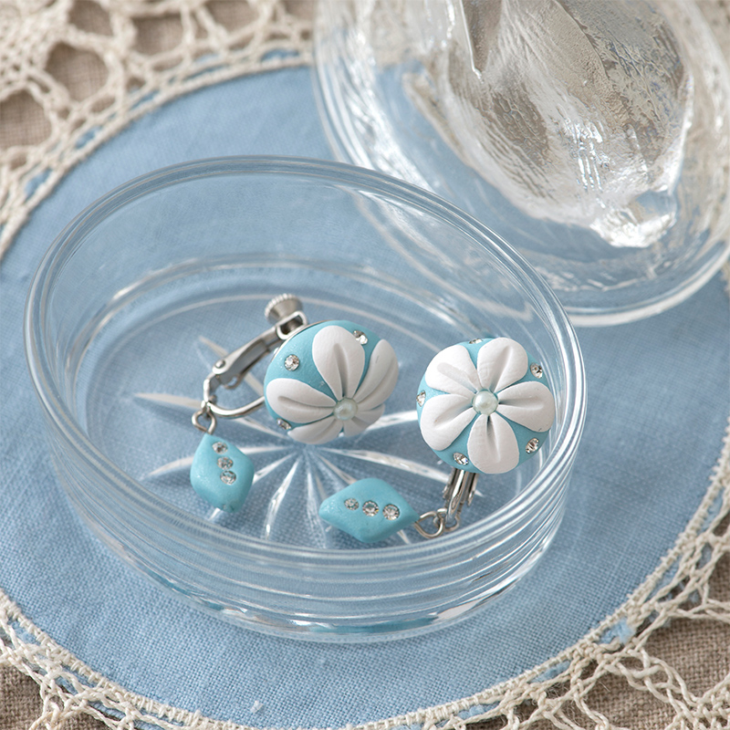 ホワイトフラワーイヤリング(シルバー)