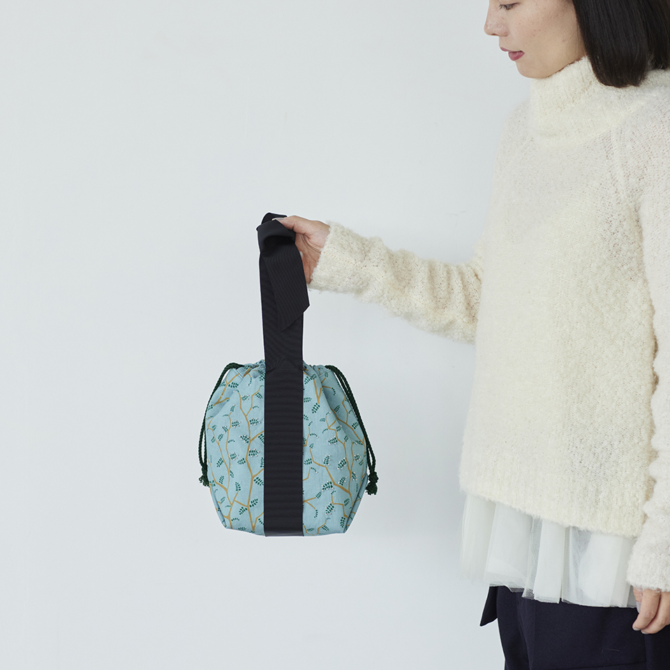 fabrica ukaさんのオリジナルプリント生地で作る リボン結び巾着バッグ [little baby柄]