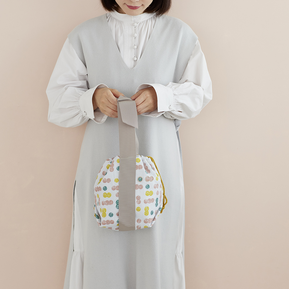 fabrica ukaさんのオリジナルプリント生地で作る リボン結び巾着バッグ [dumping柄]