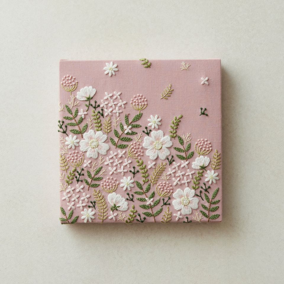 yulaさんの刺繍パネル〈シングルローズガーデン〉