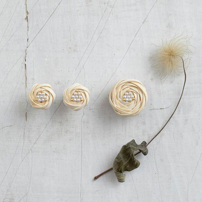 MSNOM ラタンのお花結び イヤリング・ピアスとブローチ