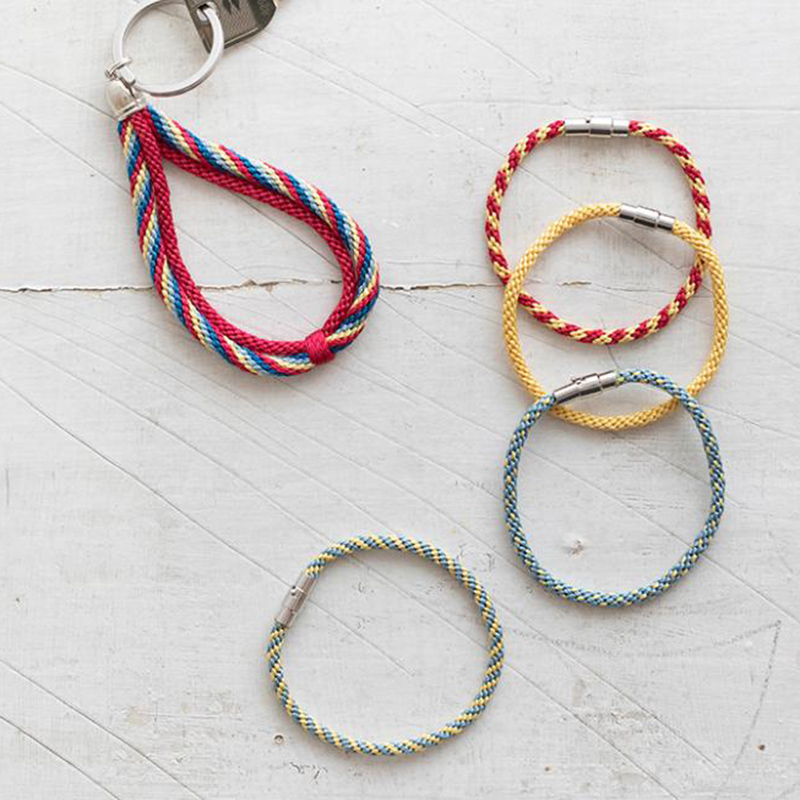 KUMIHIMO〈組ひも〉ブレスレットとキーストラップ