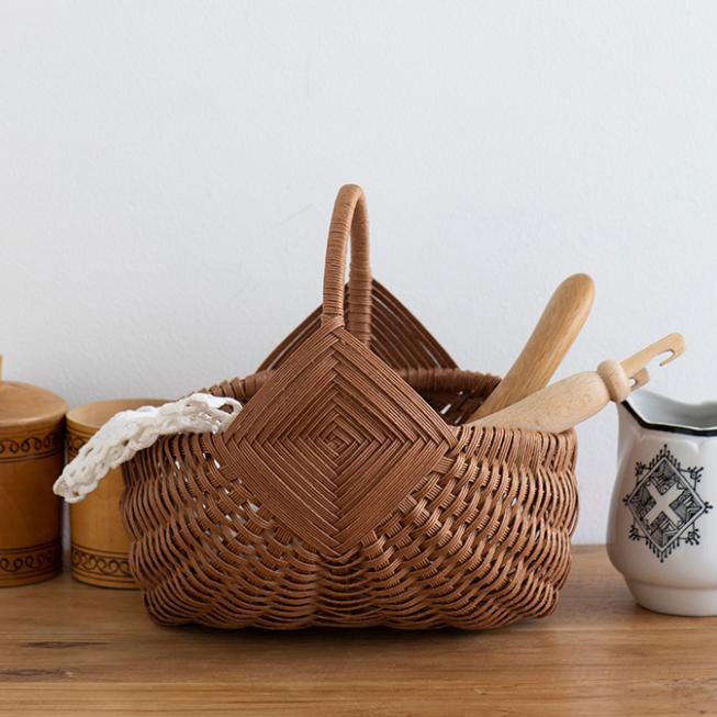 古木明美さんの 紙バンドで作る ラトビア風ゴッドアイのかご