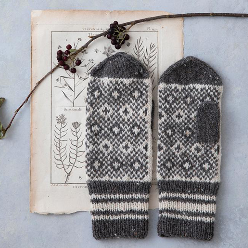 すぎやまともさんの伝統柄のミトン