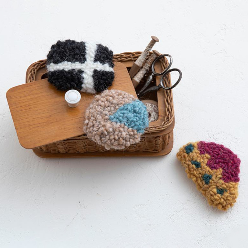 WOOLY 井上直美さんの パンチニードルで作る モコモコブローチ