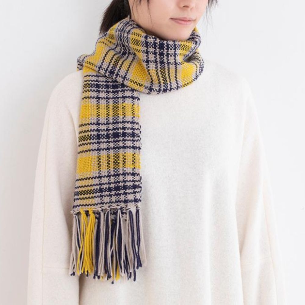 ichi.coさんの平織り　チェックマフラー[黄支子色(きくちなしいろ)]