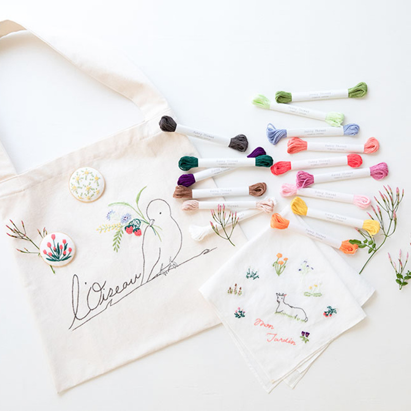 aya 元田綾子さんの刺しゅう Sunny Thread 15色で描く 草花と動物の庭