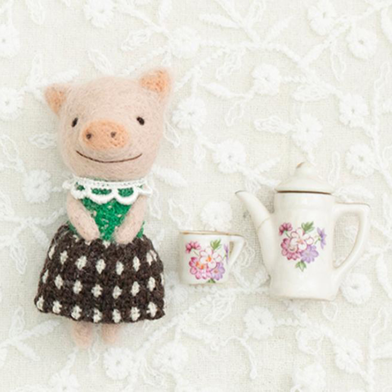 Fluffy Maryさんの 羊毛フェルトでつくる動物ブローチ〈ブタ〉