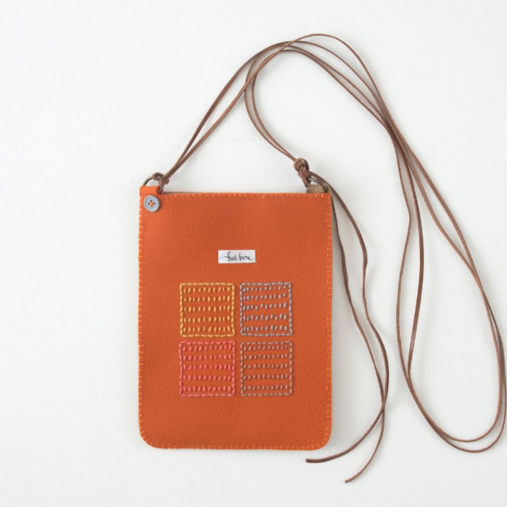 ぬいものじかん～fellkateさんのサコッシュ[オレンジ]