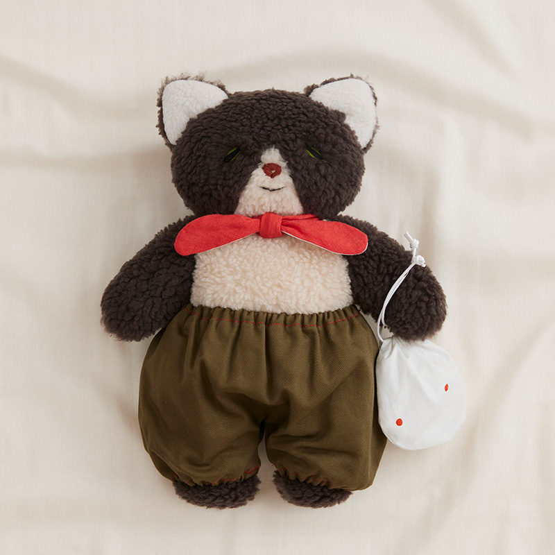 そぼろさんの縫いぐるみ〈ハチワレさん〉