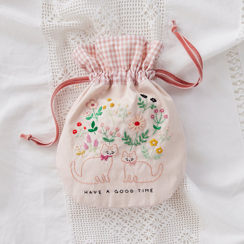 Kanae Entaniさんのやさしい刺繍 ねこの巾着