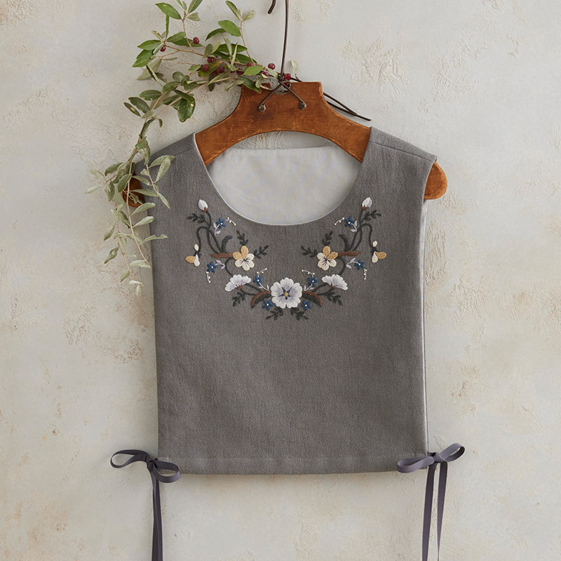 Rairaiさんの花咲く刺繍「ジレ」