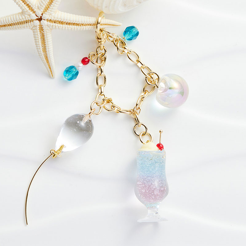 地球屋さんのレジンキット クリームソーダのバッグチャーム［恋空］